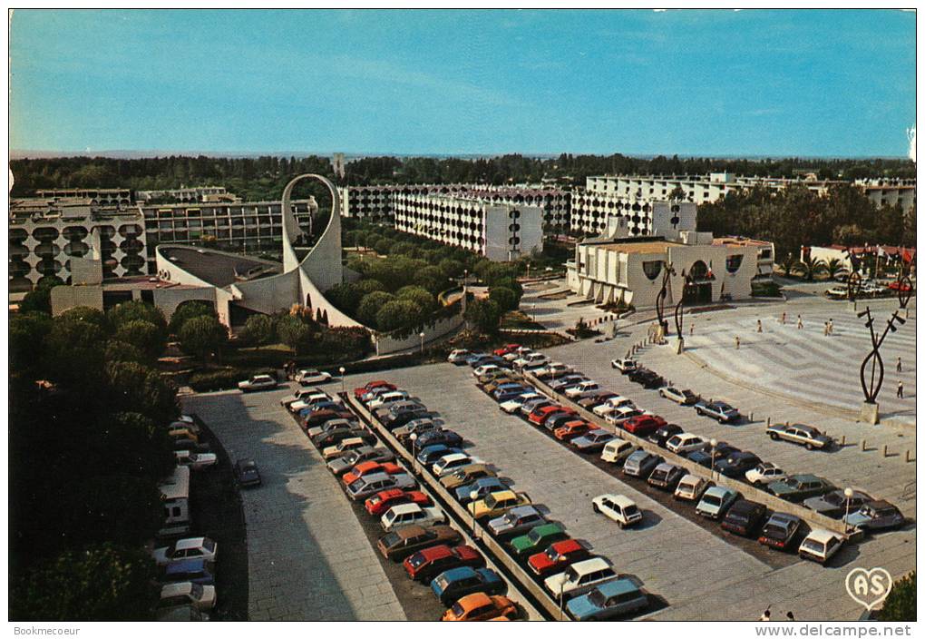 34   LA GRANDE MOTTE   LA NOUVELLE FLORIDE  PLACE DE LA MAIRIE    (VOITURES) - Autres & Non Classés