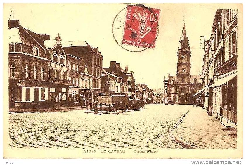 LE CATEAU GRAND PLACE ,PETITE ANIMATION ECHAFAUDAGE LE LONG EGLISE  REF 28446 - Le Cateau