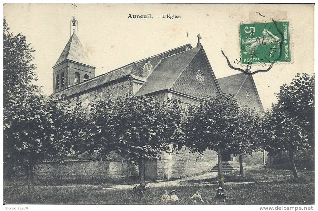 PICARDIE - 60 - OISE - BEAUVAIS - AUNEUIL - 2800 Habitants - L'Eglise -Petite Animation - Auneuil