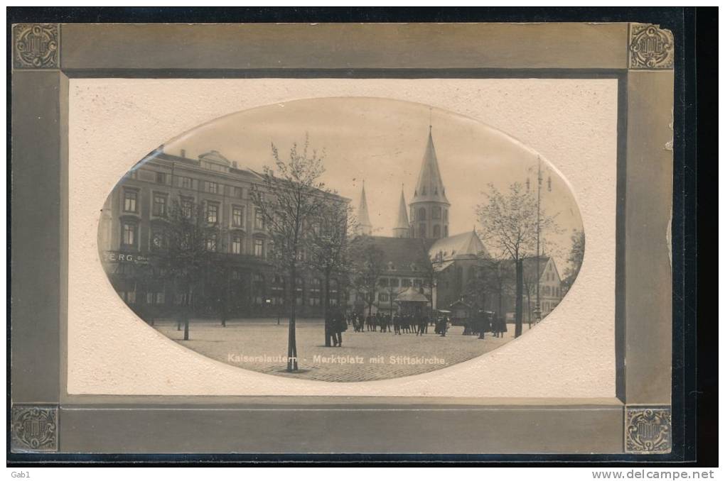 Allemagne --- Kaiserslautern --- Markplatz Mit Stifskirche - Kaiserslautern