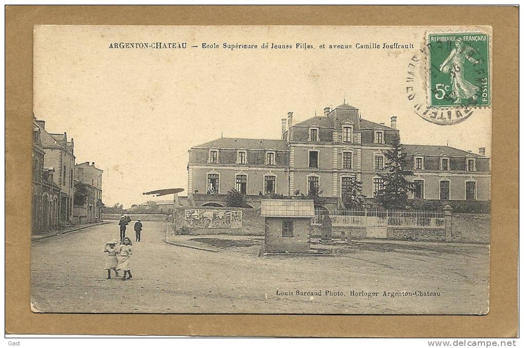 79  ARGENTON -CHATEAU   ECOLE  SUPERIEURE  DE  JEUNES FILLES  ET  AVENUE CAMILLE JOUFFRAULT - Argenton Chateau