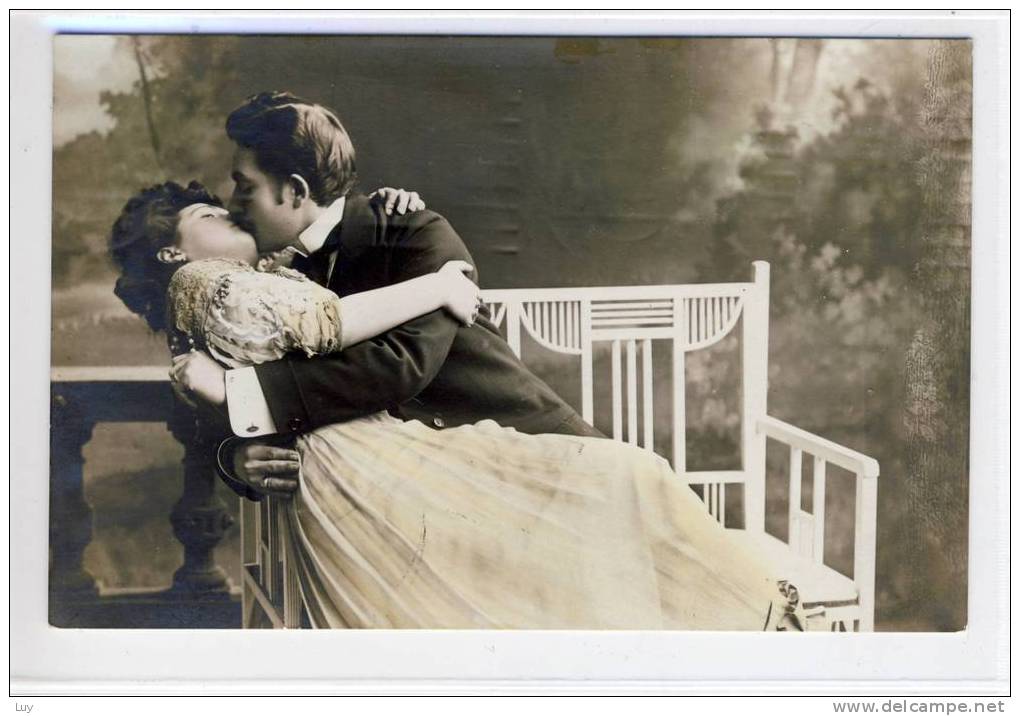 COUPLES, COUPLE; PAAR -  1910 -  Coloriert -  Elegantes Paar,  Der Kuss - Couples