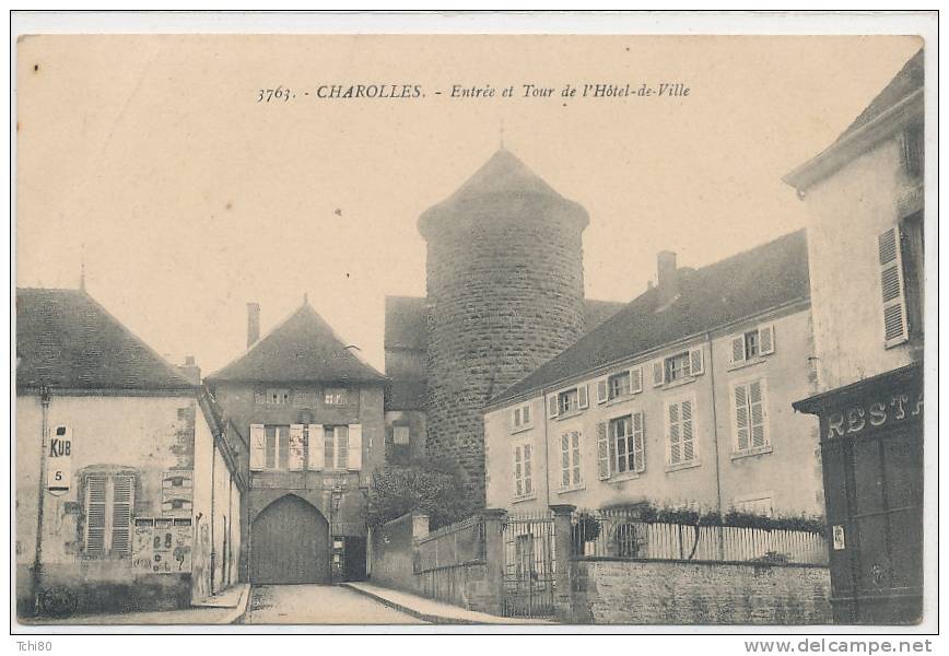 CHAROLLES - Entrée  Et Tour De  L'Hôtel De Ville - Charolles