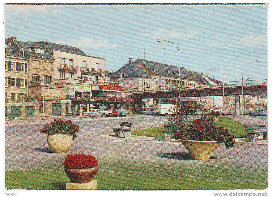 REMICH . ESPLANADE.  HOTEL RESTAURANT DE LA MOSELLE. VOITURES. - Remich