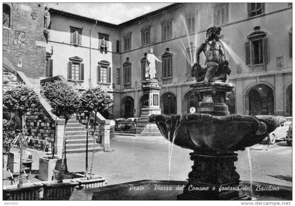 Cartolina D´epoca  " PRATO - Piazza Del Comune E Fontana Del Bacchino " - Prato