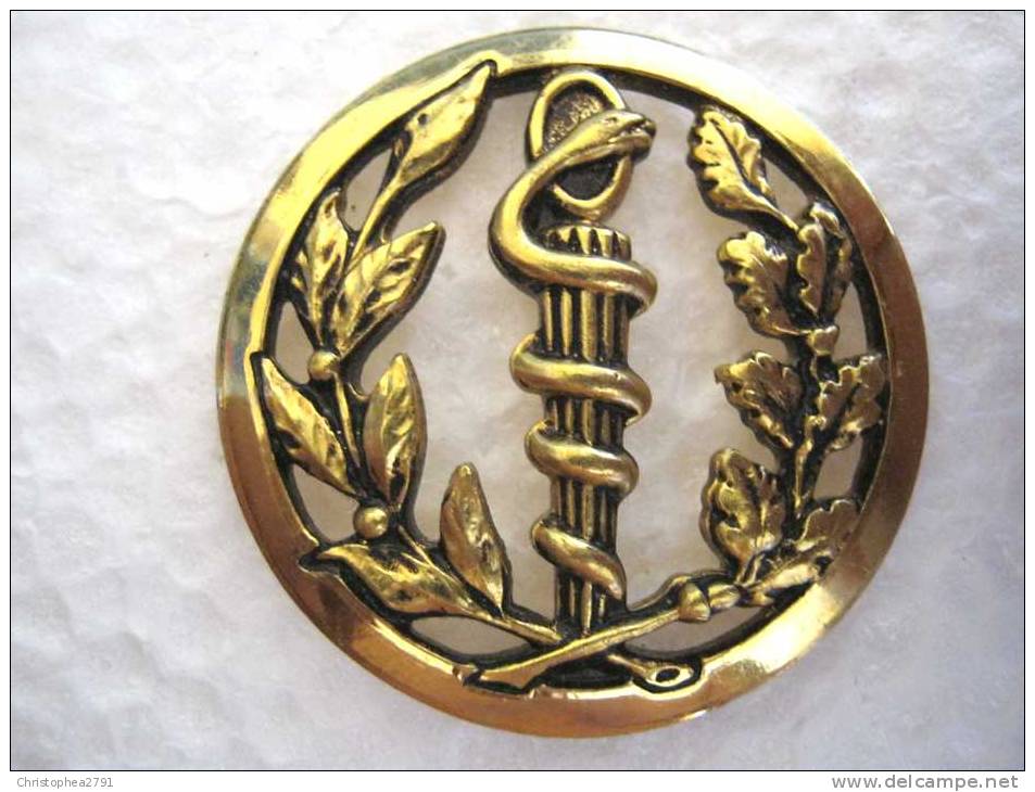 ANCIEN INSIGNE DE BERET SERVICE DE SANTE DES ARMEES BERAUDY VAURE AMBERT ETAT EXCELLENT - Medical Services