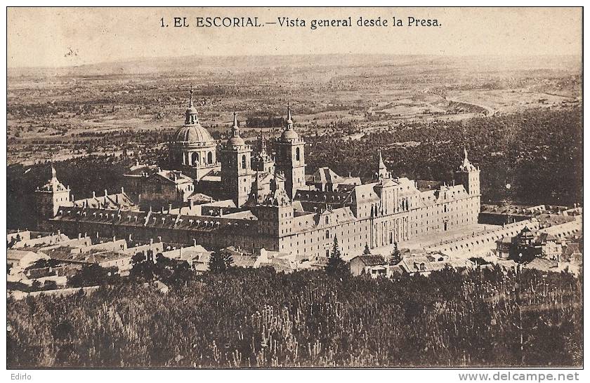 MADRID  EL ESCORIAL  (2 Trous D'épigles Et Amorce Décollement Des Feuillet Sinon TB ) - Madrid