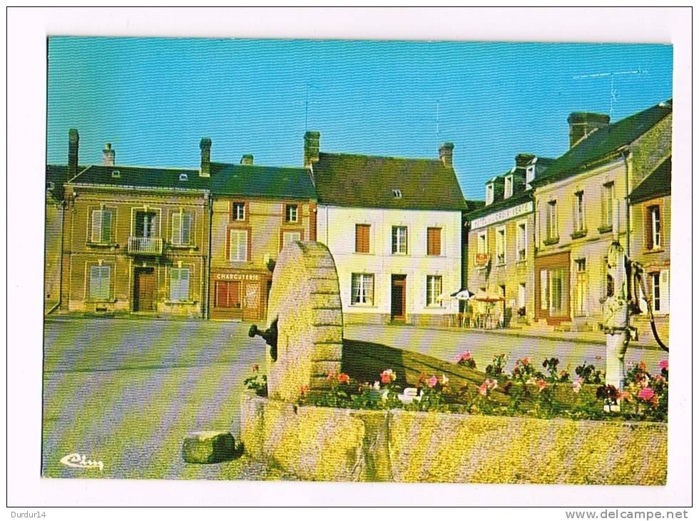 COURTOMER ( Orne )  Place Albert Roger - Courtomer