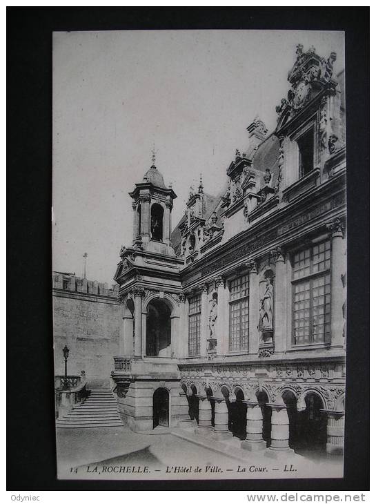 La Rochelle.-L'Hotel De Ville.-La Cour - Poitou-Charentes