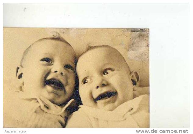 FOTO DE DOS BEBES SONRIENTES  CIRCA 1950 14X12 ARGENTINA  OHL - Personnes Anonymes