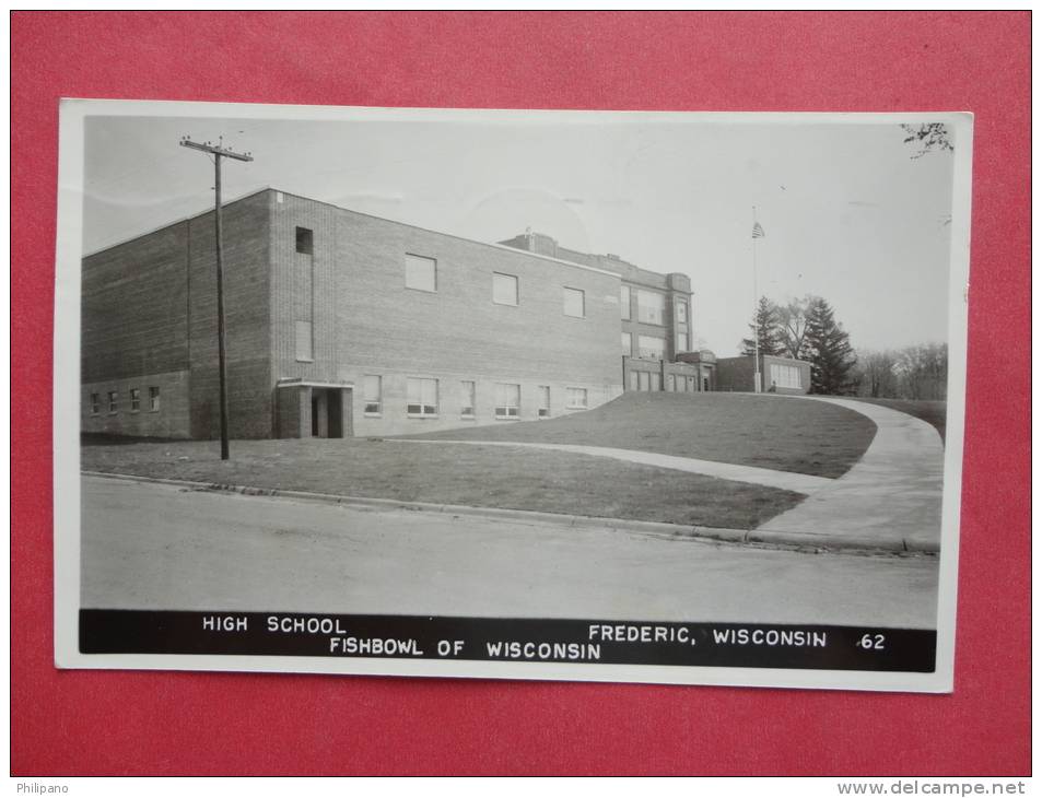 Real Photo  Frederic WI  --High School--  1958 Cancel- ---- - - - - --          Ref 640 - Other & Unclassified