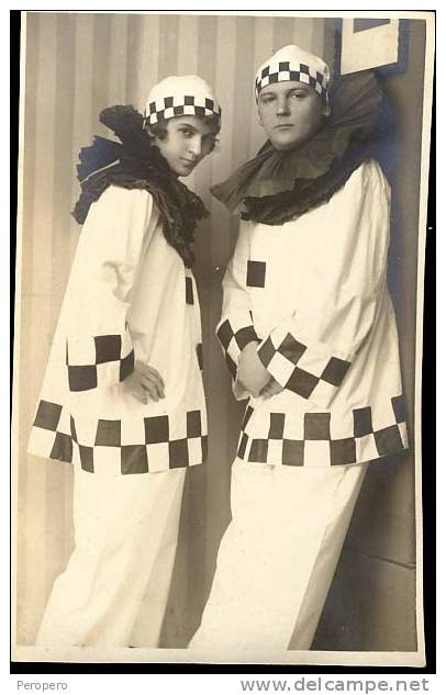 Real Photo  PIERROT   CLOWN  Costume    Old Postcard - Fotografía