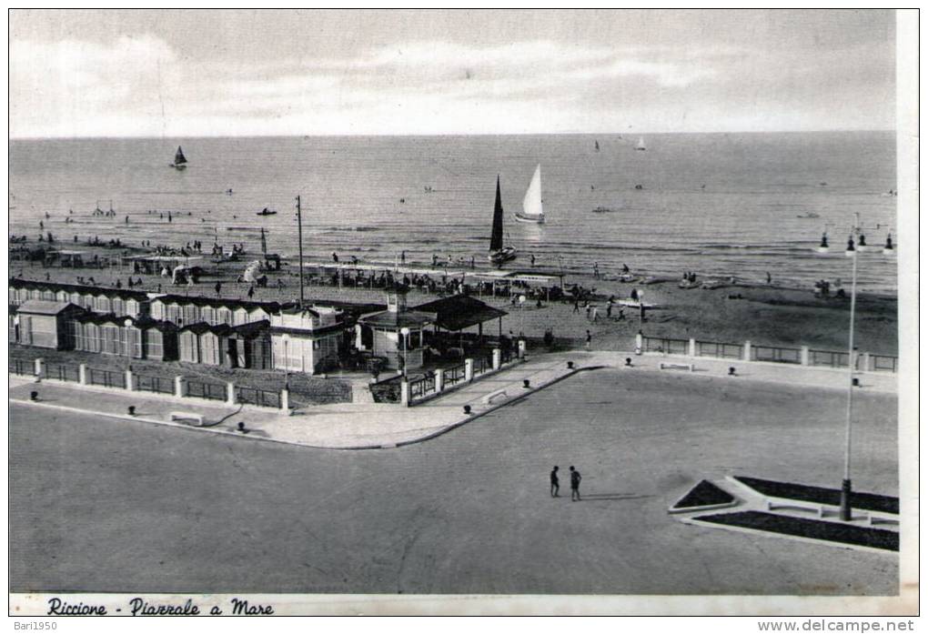 Cartolina  D´epoca    " Riccione - Piazzale A Mare  " - Reggio Emilia