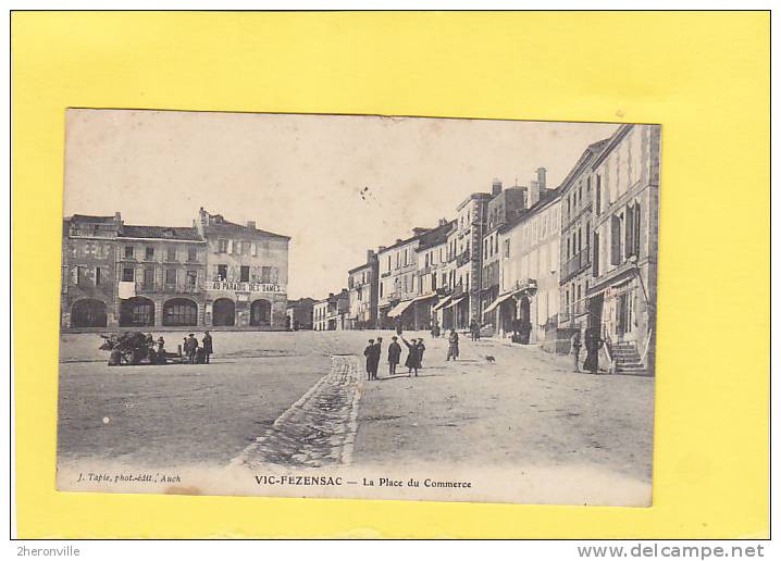 CPA - 32 -  VIC FEZENSAC - La Place Du Commerce - Vic-Fezensac