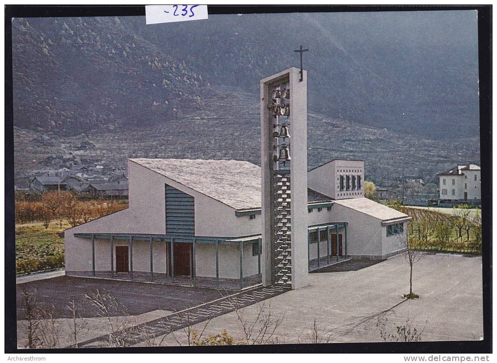 Charrat : L'église ; Vers 1977 ; Form. 10 / 15 (-235) - Charrat