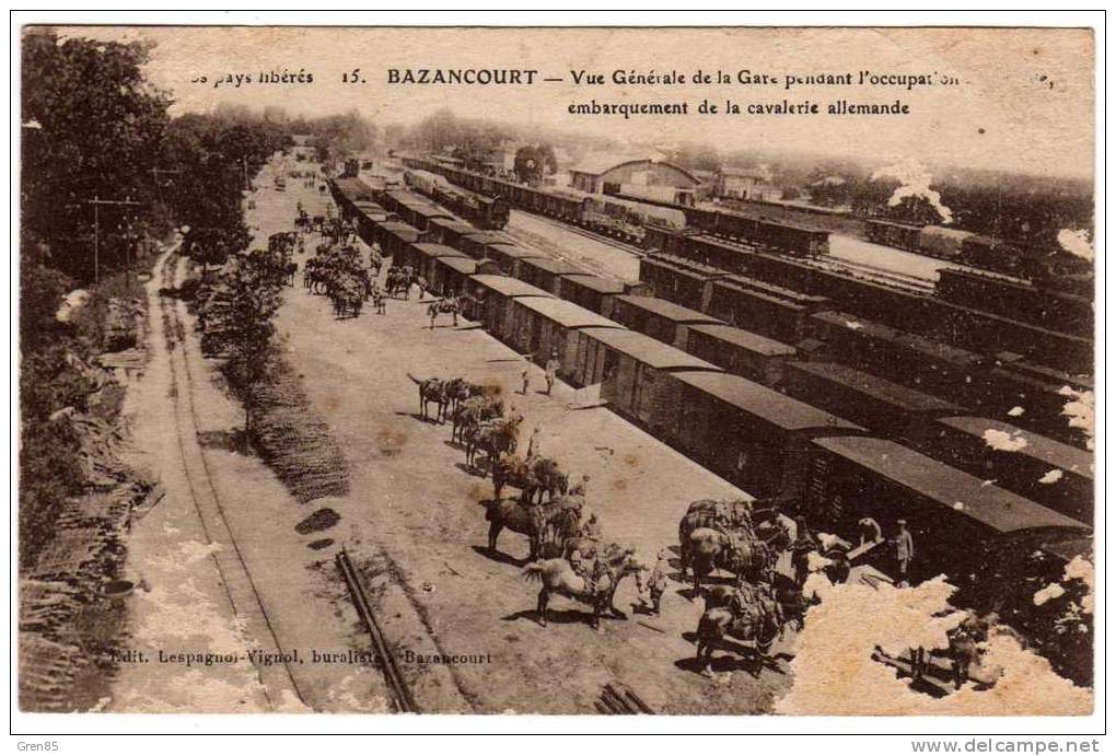 CPA BAZANCOURT, VUE GENERALE DE LA GARE PENDANT L´OCCUPATION, EMBARQUEMENT DE LA CAVALARIE ALLEMANDE, WAGONS, MARNE 51 - Bazancourt