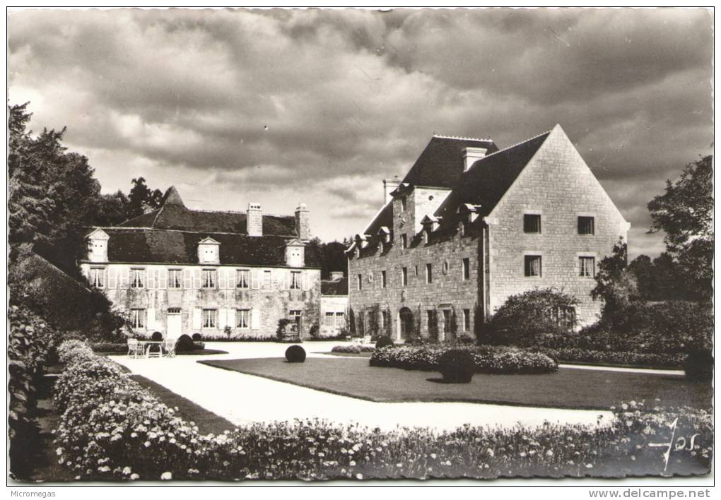 LA FORET-FOUESNANT - Le Manoir Du Stang - Le Grand Logis, Le Vieux Manoir, Le Jardin à La Française - La Forêt-Fouesnant