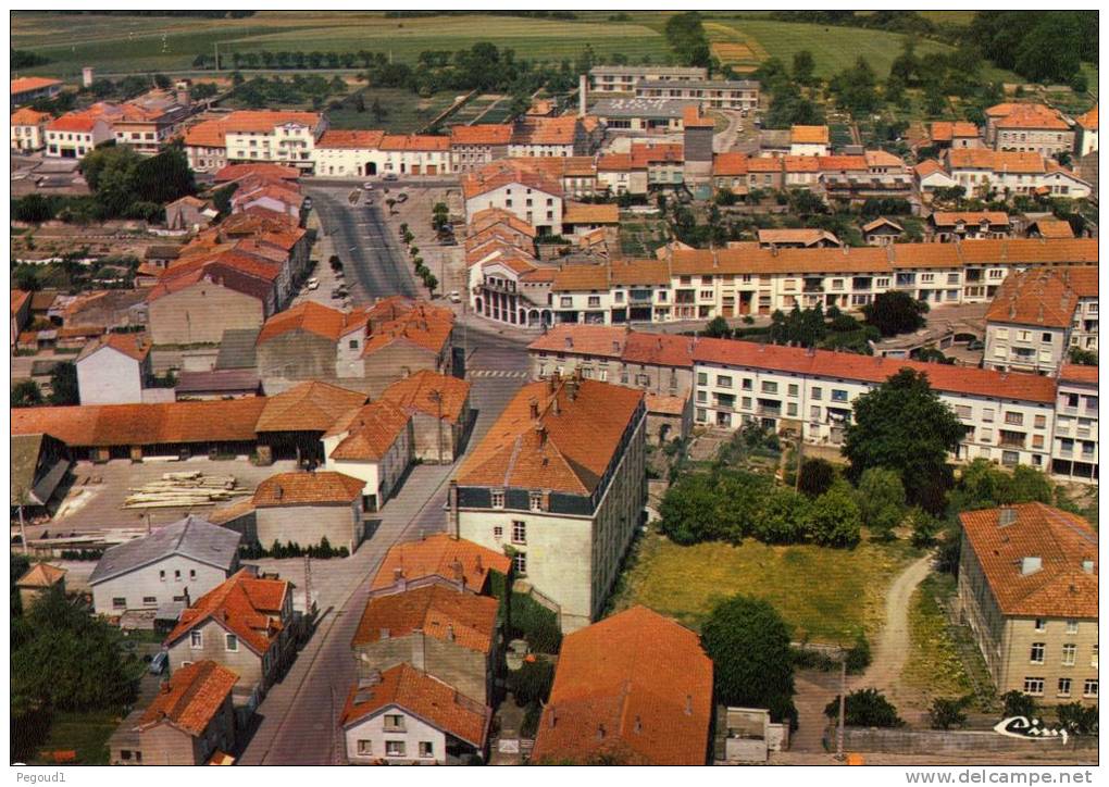 CARTE POSTALE MODERNE. MOSELLE. CHATEAU - SALINS . VUE AERIENNE.  ANNEES 1970. - Chateau Salins