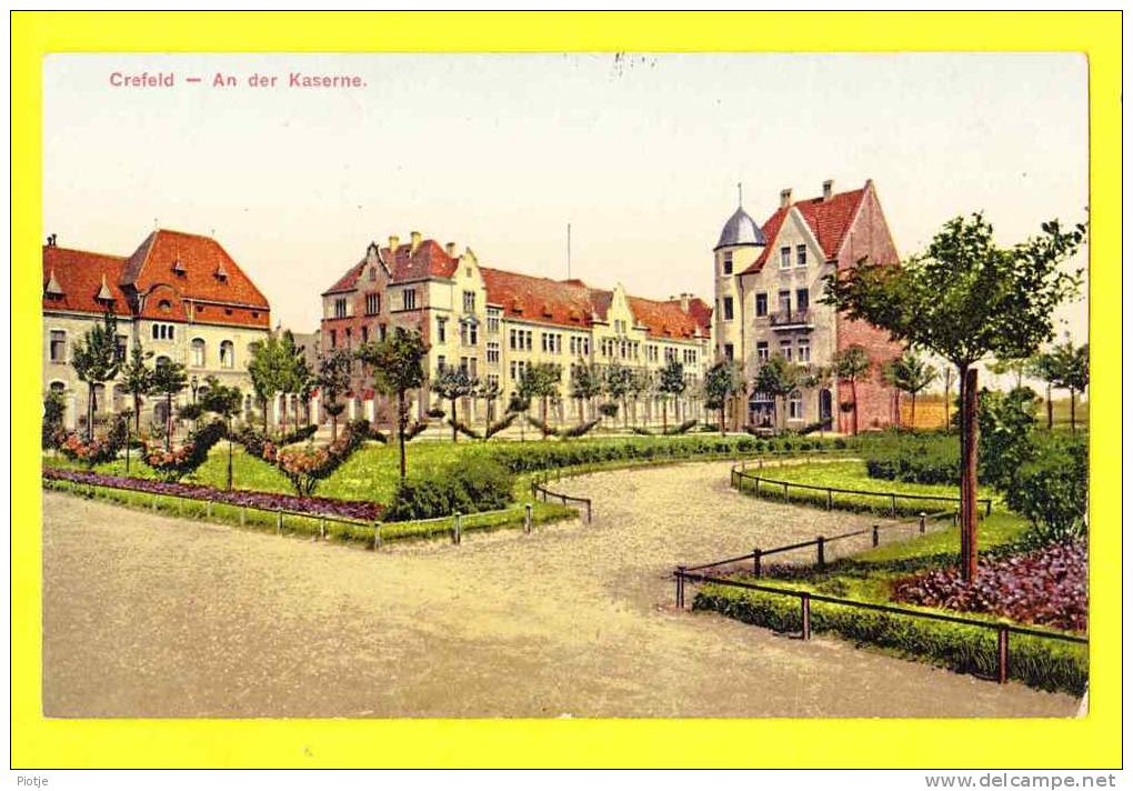 * Krefeld - Crefeld (Nordrhein - Westfalen - Deutschland) * (R.E.D. 13419) An Der Kaserne, Armée, Caserne, CPA, Old - Krefeld