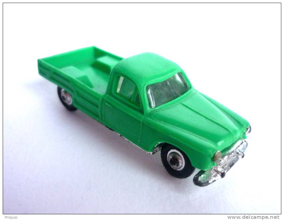 VOITURE MICRO MINIATURE DE NOREV - PEUGEOT 403 T4Z - 1/86 ème - VERTE - Norev