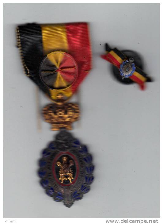 BELGIQUE,  MEDAILLE AVEC DIMINUTIF DE BOUTONIERE ET BOITE . (JA015) - Belgique