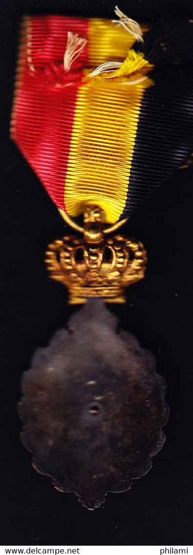 BELGIQUE,  MEDAILLE AVEC DIMINUTIF DE BOUTONIERE ET BOITE . (JA015) - Belgique