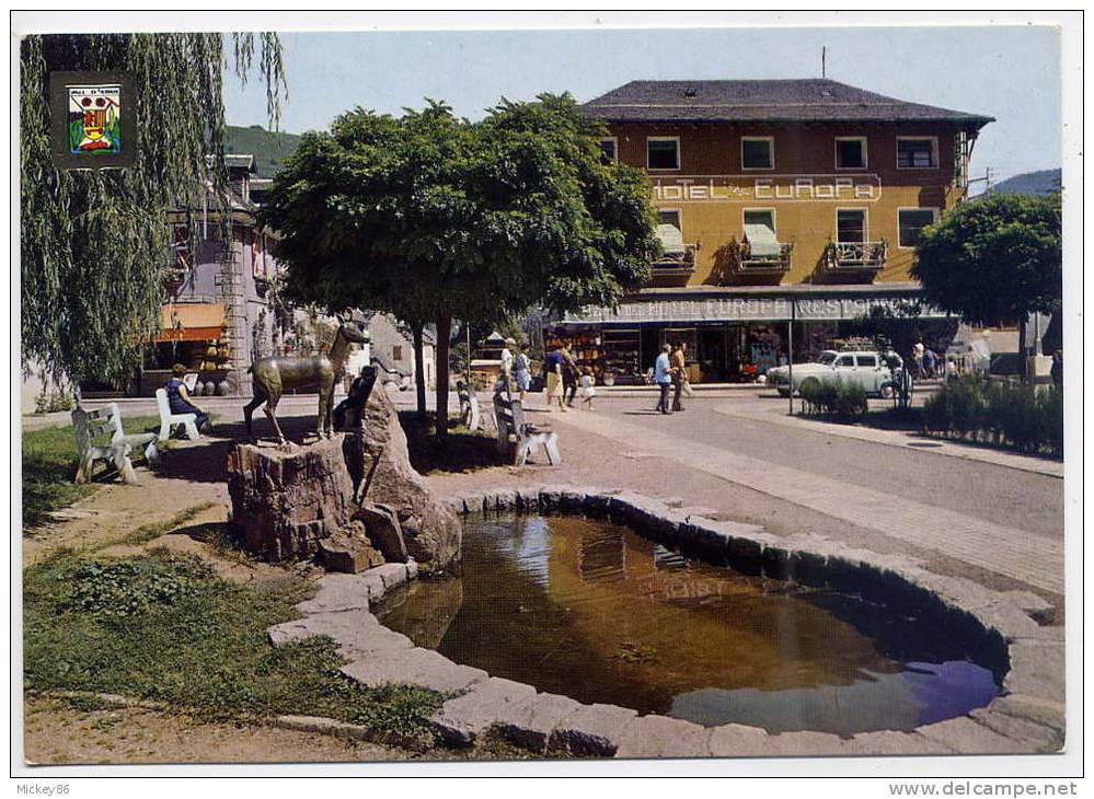 Espagne--Val D'Aran--LES--Place De L'Hotel De Ville (animée,voitures,Hotel Europa),cpm N° 2270 éd Fisa - Lérida