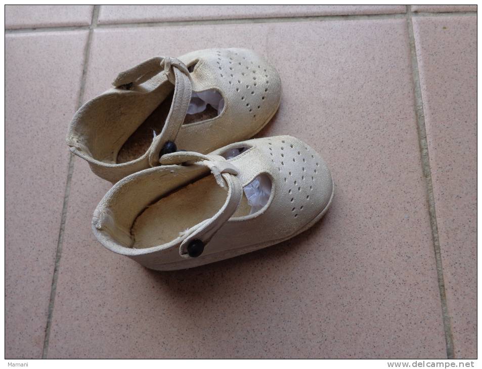 Chaussures De Bebe-pour Poupee Ou Poupon---longueur  11cm Dimensions Prises Sous La Semelle - Autres & Non Classés