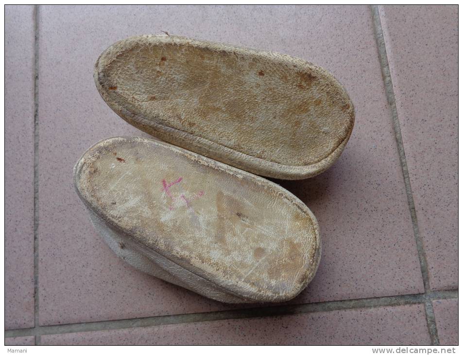 Chaussures De Bebe-pour Poupee Ou Poupon---longueur  11cm Dimensions Prises Sous La Semelle - Other & Unclassified