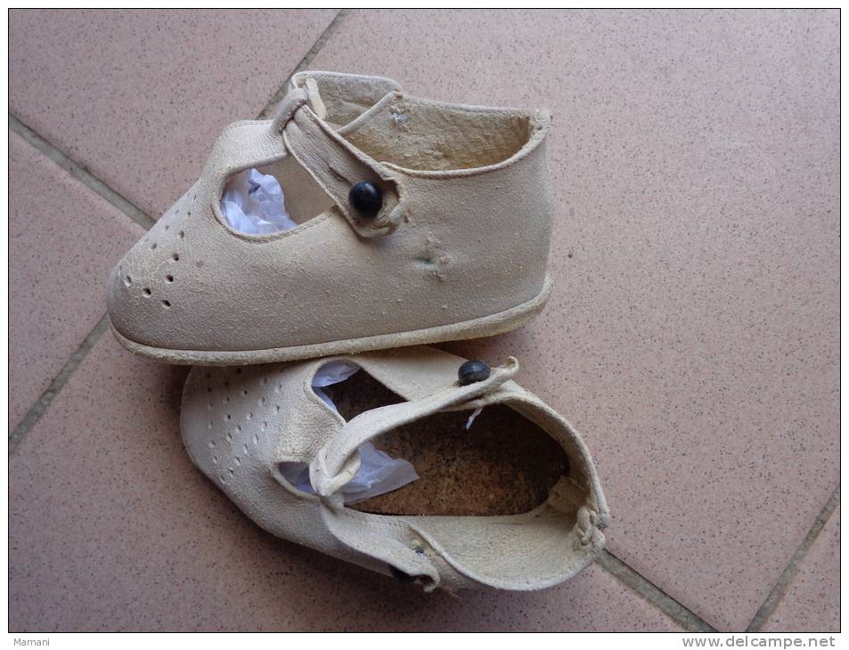 Chaussures De Bebe-pour Poupee Ou Poupon---longueur  11cm Dimensions Prises Sous La Semelle - Other & Unclassified