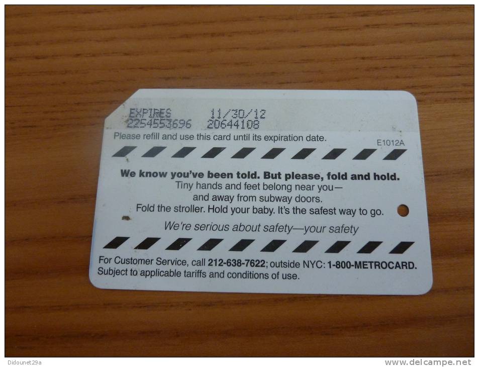Ticket De Métro - Bus MTA "Metrocard / We Know You've Been Told. But Please, Fold And Hold" New York Etats-Unis USA - Mundo