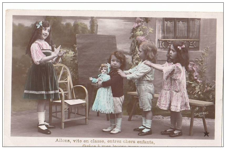 CPA  JEUX D' ENFANTS  L' ECOLE ( Apprendre Pour Savoir ! ) Maitresse Fillette Et Sa Belle POUPEE 1909 - Altri & Non Classificati