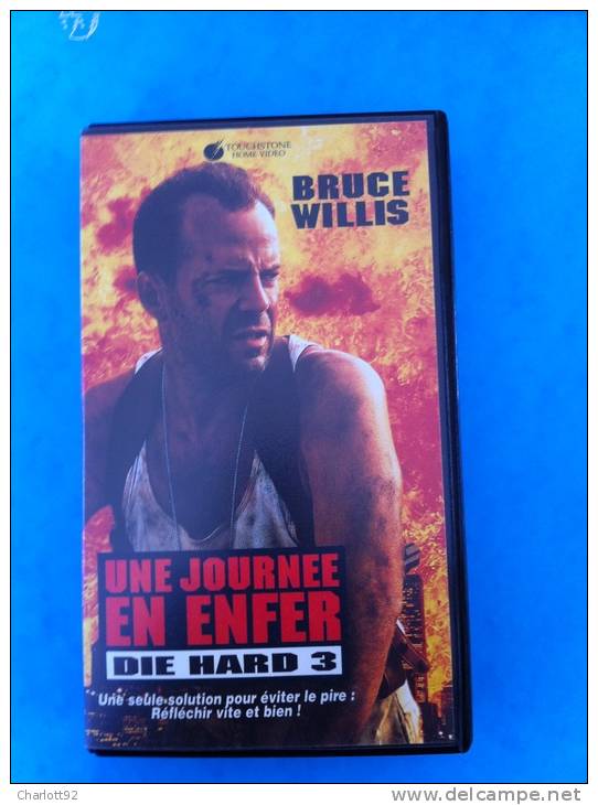 UNE JOURNEE EN ENFER BRUCE WILLIS - Krimis & Thriller