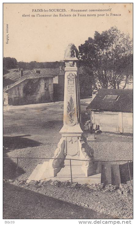 FAINS-les-SOURCES.  _  Monument Commemoratif Eleve En L'honneur Des Enfants De Fains Morts Pour La France. Anciennes Bat - Pont-de-l'Arche