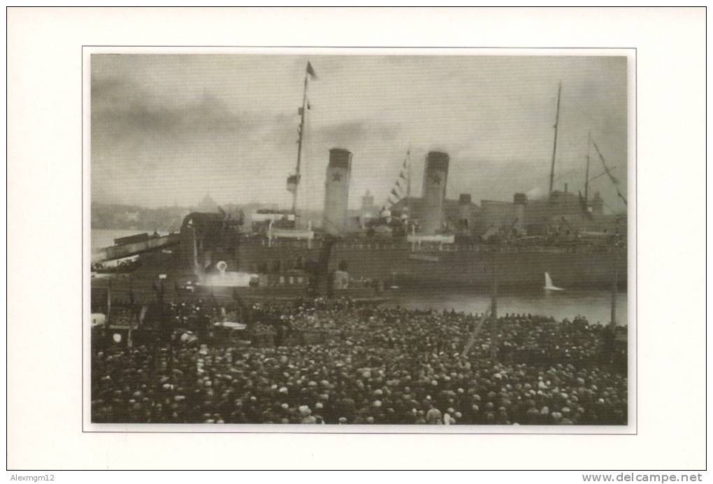 200 000 Have Come To Meet Icebreaker Krasin In Leningrad On October 5, 1928. - Russia