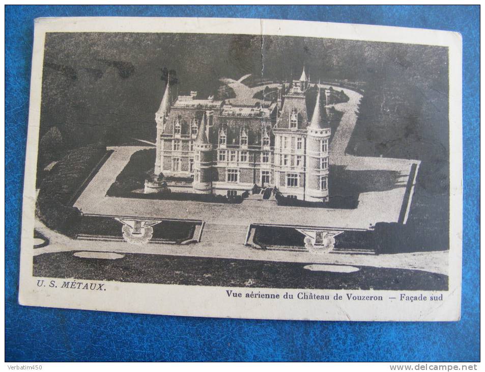 CPA..U.S.METAUX..VUE AERIENNE DU CHATEAU DE VOUZERON..ECRITE SANS DATE..DECOLLEE D UN ALBUM RES UN PEU DE CARTON AU DOS - Vouzeron