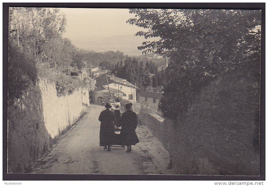 Italy Photo Cartolina Postale Women On Village Street Ca. 1930-40 (2 Scans) - Ohne Zuordnung