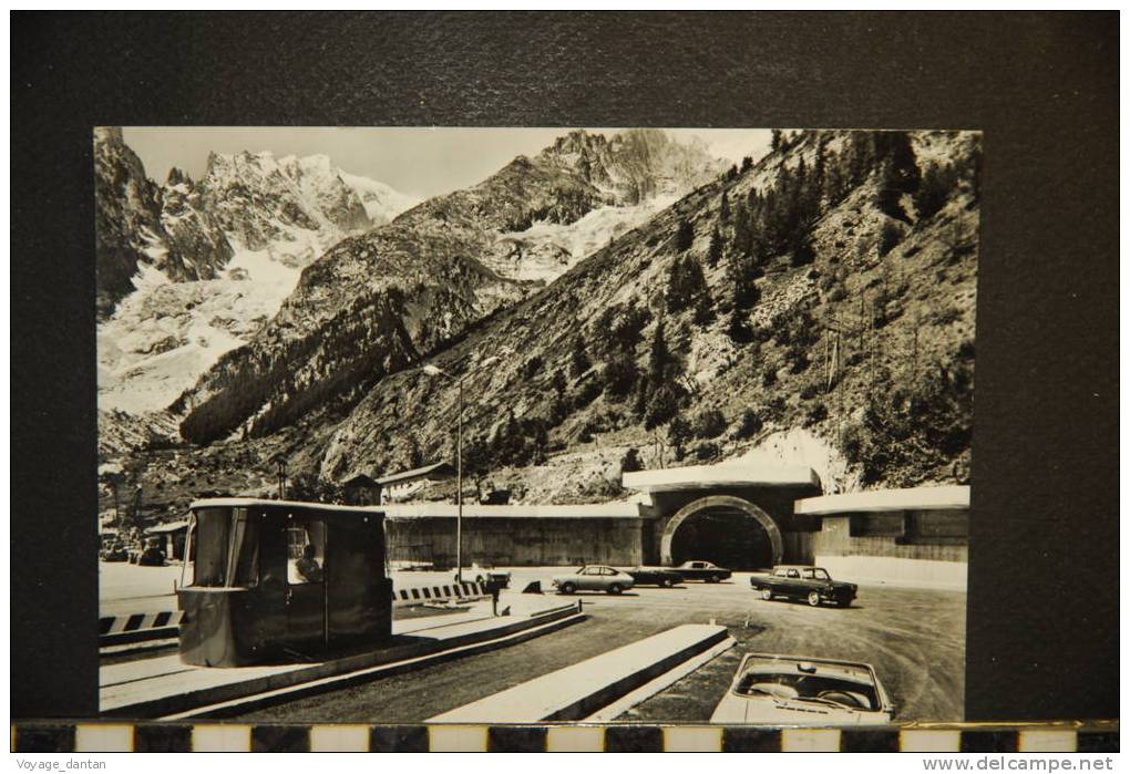 CP, Italie, Courmayeur Entreves Entree Au Nouveau Tunnel Et Le Mont Blanc Automobiles - Autres & Non Classés
