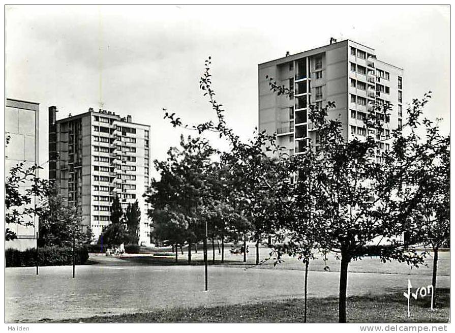 Val D Oise - Grd Format - Ref G953-soisy Sous Montmorency -grands Ensembles De L Avenue Voltaire -carte Bon Etat - - Soisy-sous-Montmorency