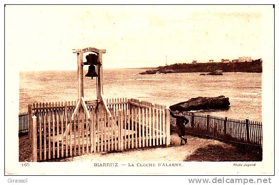 CPA BIARRITZ 64 La Cloche D Alarme Animation - Biarritz