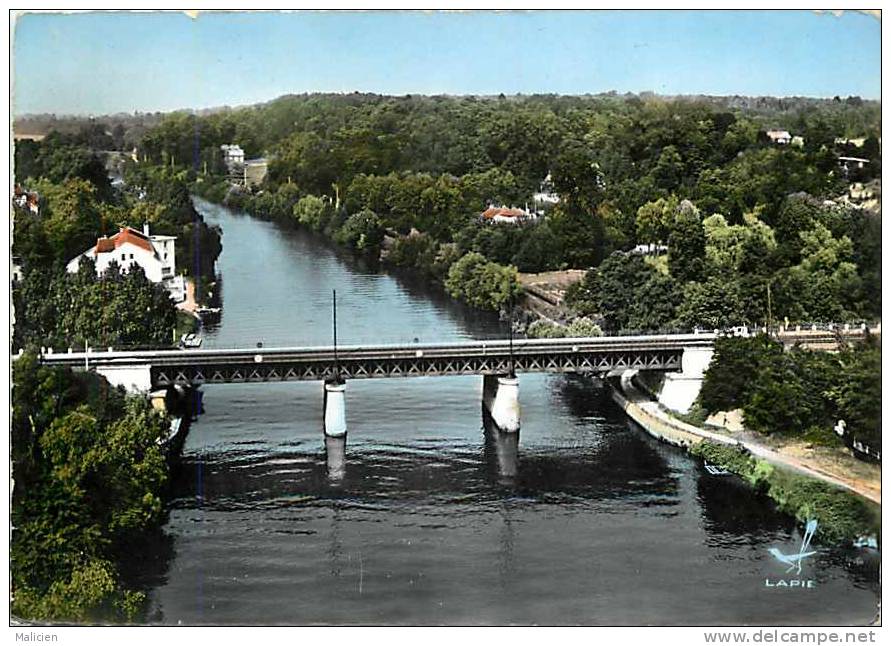 Val D Oise - Grd Format - Ref G923-en Avion Au Dessus De Meriel  - Vue Aerienne  -carte Bon Etat - - Meriel