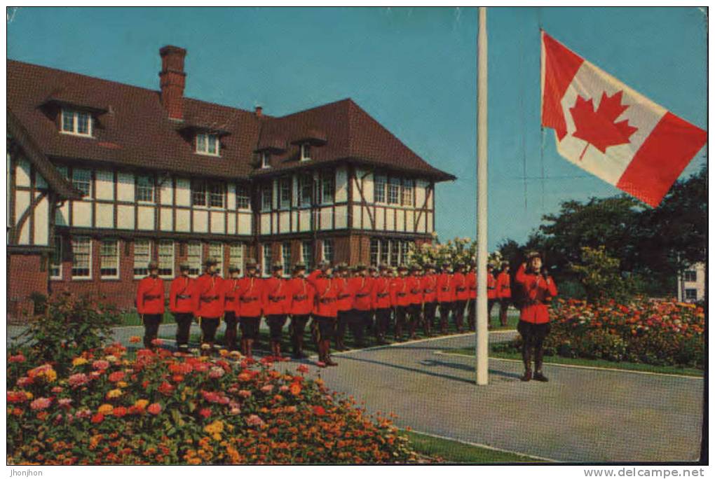 Canada-Postcard 1970-A Troop Of The World Famous Royal Canadian Mounted Police Attending The Raising Of The Flag. - Police - Gendarmerie
