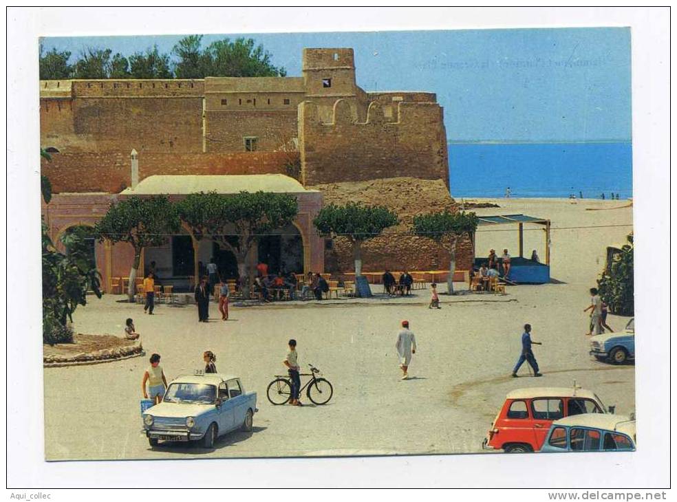 HAMMAMET TUNISIE LA GRANDE PLACE AVEC TAXIS - Taxis & Droschken