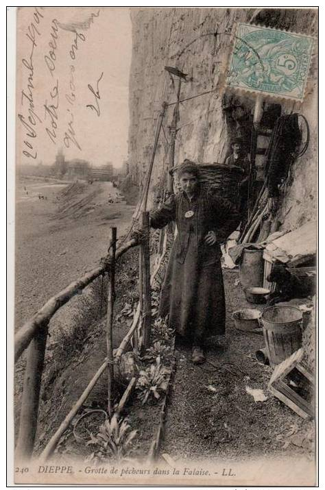 Dieppe Grotte De Pecheur Dans La Falaise - Dieppe