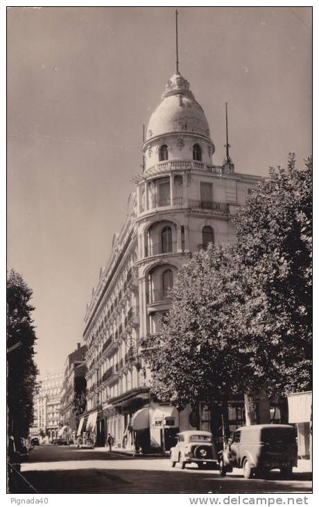 Cp , 03 , VICHY , Les Grands Hôtels De La Rue Du Parc , Voitures - Vichy