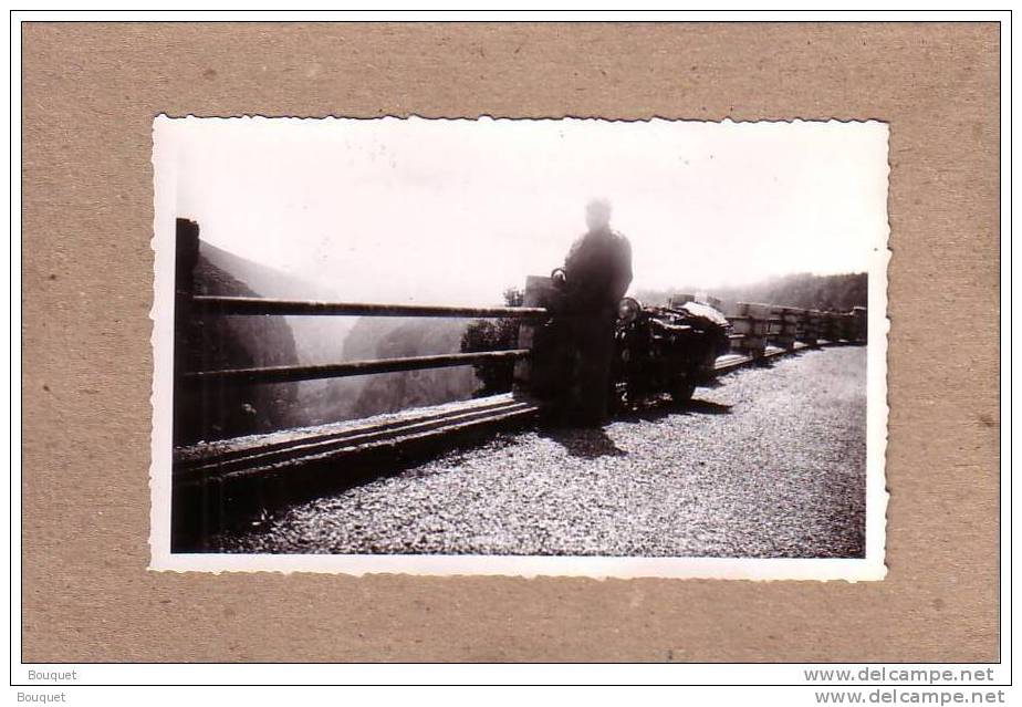 PHOTO - ALPES DE HAUTE PROVENCE - CANON DU VERDON - MOTO GILLET D'HERSTALL ( Sans Doute ) - Lieux