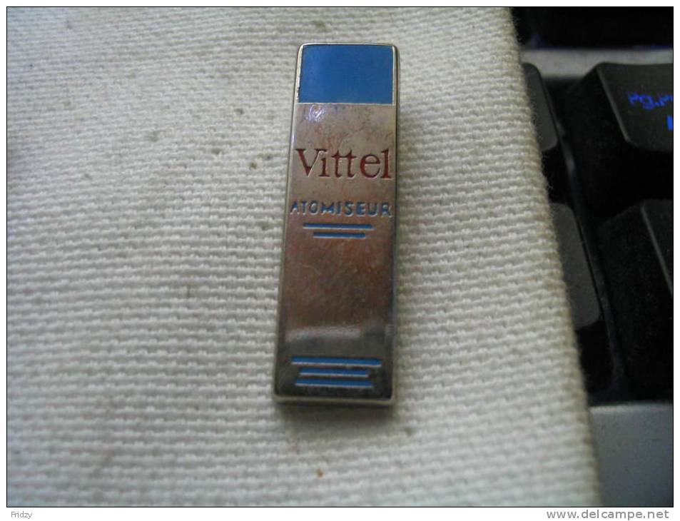 Pin´s Atomisateur VITTEL - Parfums