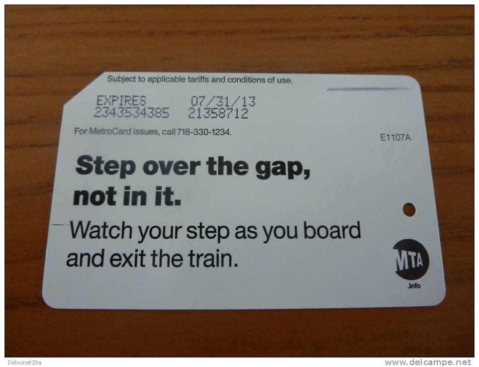 Ticket De Métro - Bus MTA "Metrocard / Step Over The Gap, Not In It" New York Etats-Unis USA - Mondo