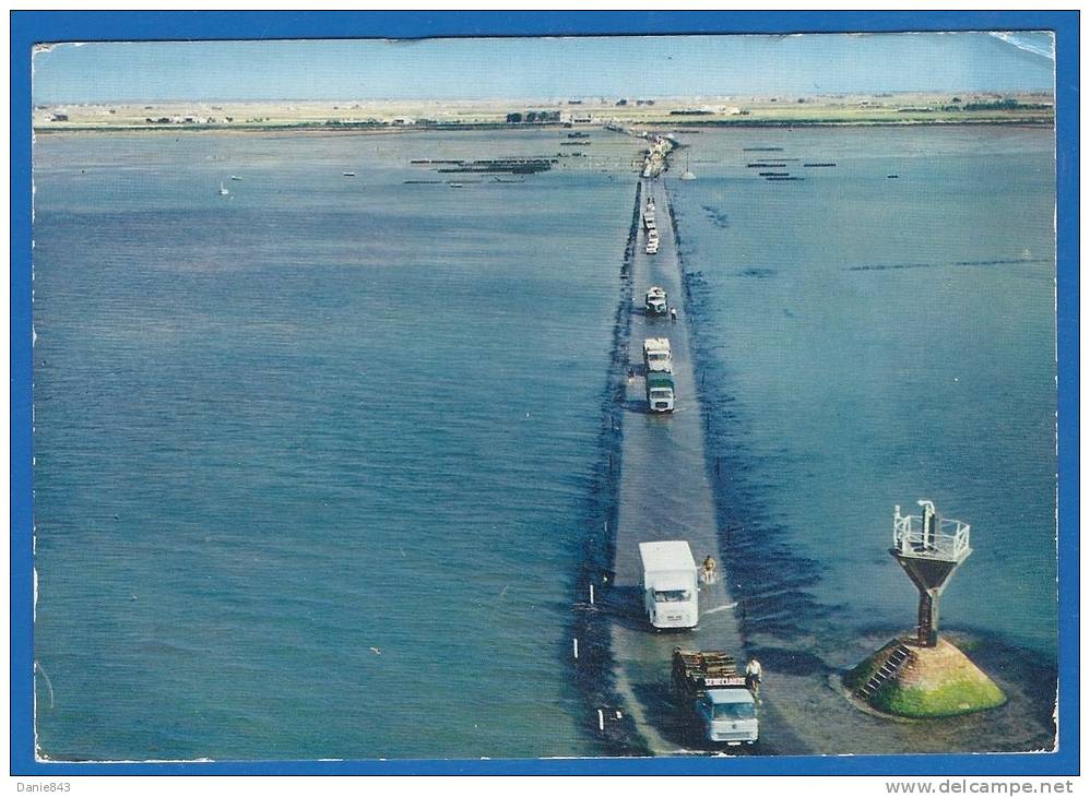 CPSM Grand Format - VENDEE - LE PASSAGE DU GOIX - Animation, Véhicule, Camions  - Artaud Frères / 205 - Beauvoir Sur Mer