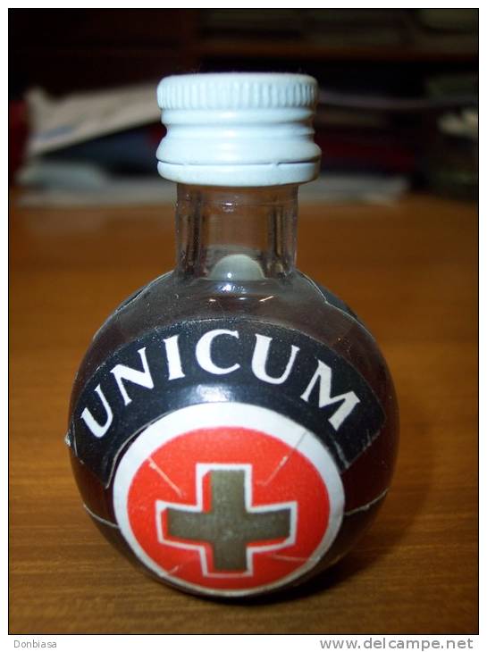 Unicum Zwack: Bottiglia Mignon Tappo Metallo. Amaro - Spiritus